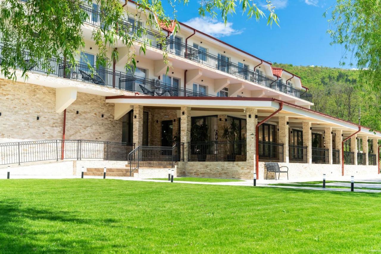 Vega Resort Restaurant & Lodge Orşova Eksteriør bilde