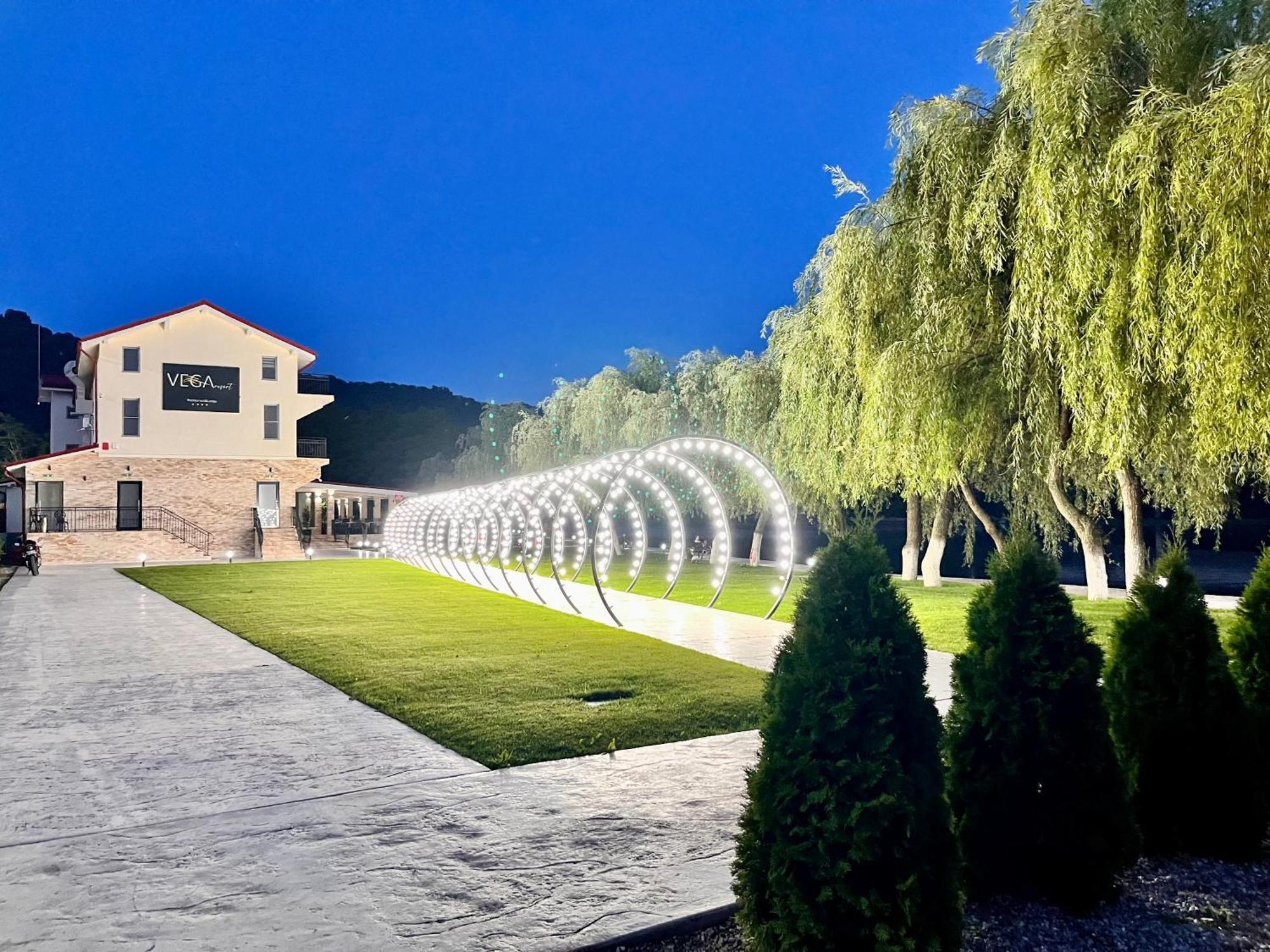 Vega Resort Restaurant & Lodge Orşova Eksteriør bilde